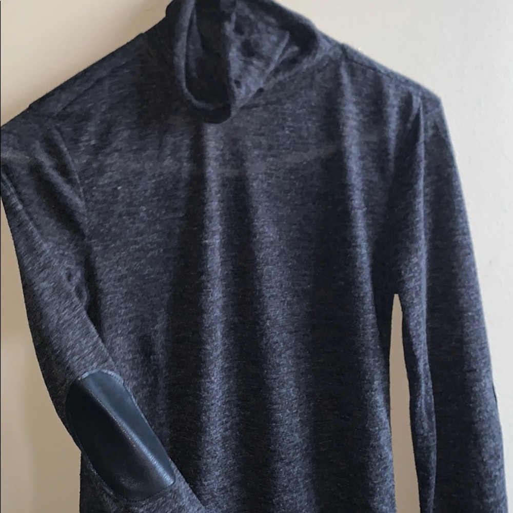 Turtleneck top w patches on elbows